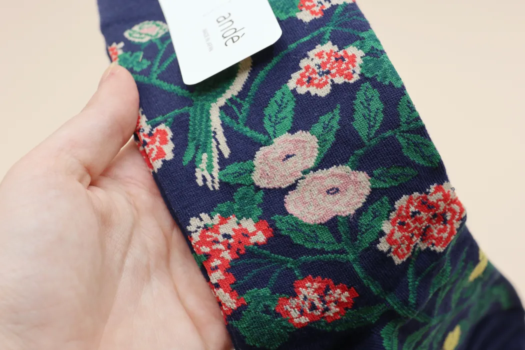 andè strømper - Mørkeblå med blomster