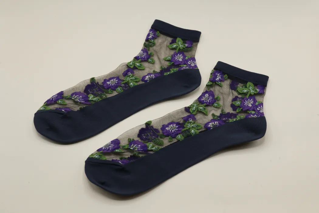 andè strømper - Sort med lilla blomster