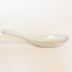 Beige ramenske i keramik