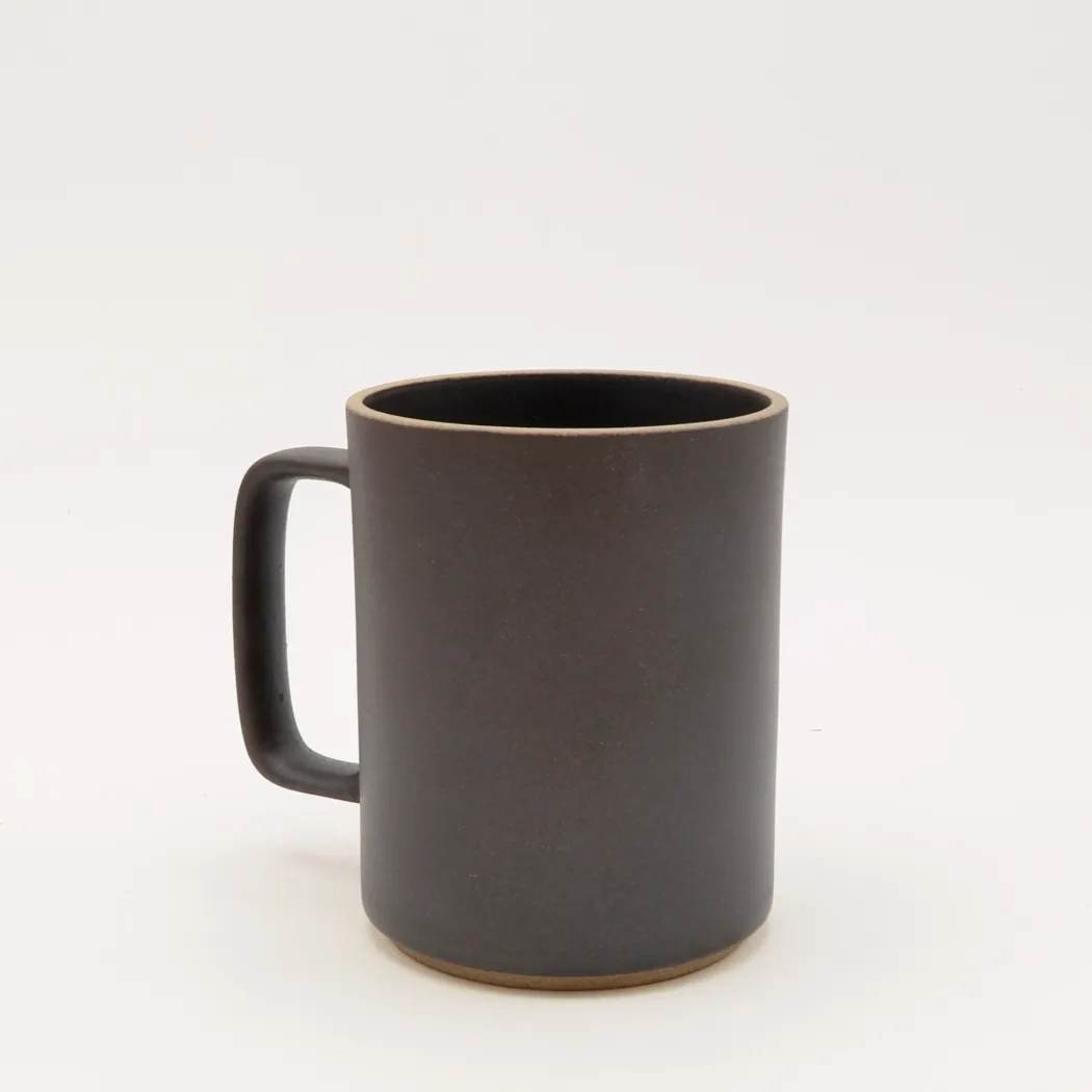 Hasami Porcelain - Kopper med hank // Mat sort