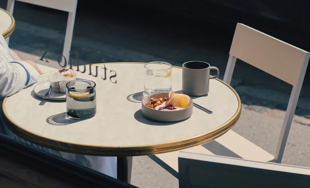 Hasami Porcelain - Kopper med hank // Grå og hvid