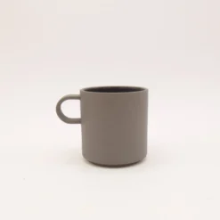 Hasami Porcelain - Kopper med hank // Grå og sort