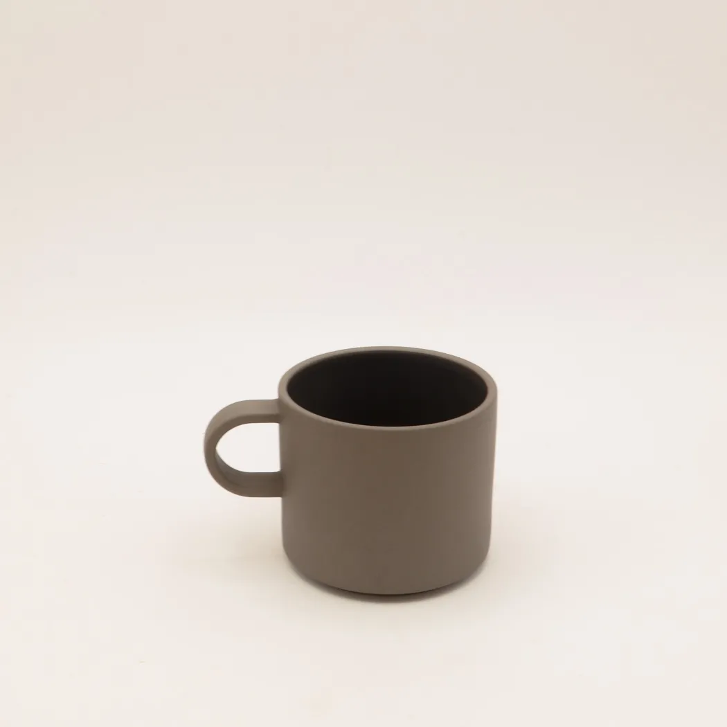 Hasami Porcelain - Kopper med hank // Grå og sort