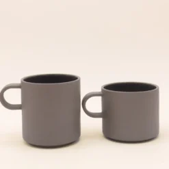 Hasami Porcelain - Kopper med hank // Grå og sort