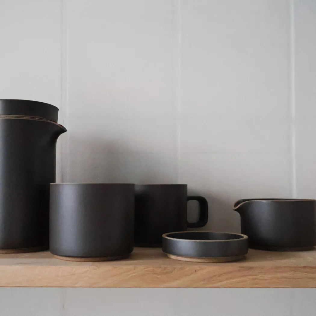 Hasami Porcelain - Mælkekande // Mat sort