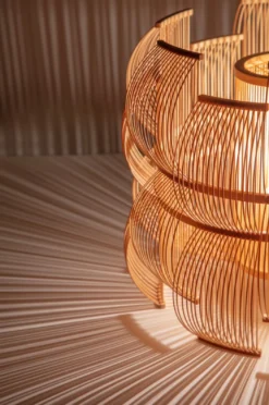 Håndlavet bordlampe i bambus: SEN