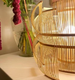 Håndlavet bordlampe i bambus: SEN