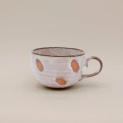 Japansk cappucinokop med store pletter