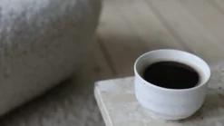 Japansk kop med hvid glasur - Mat