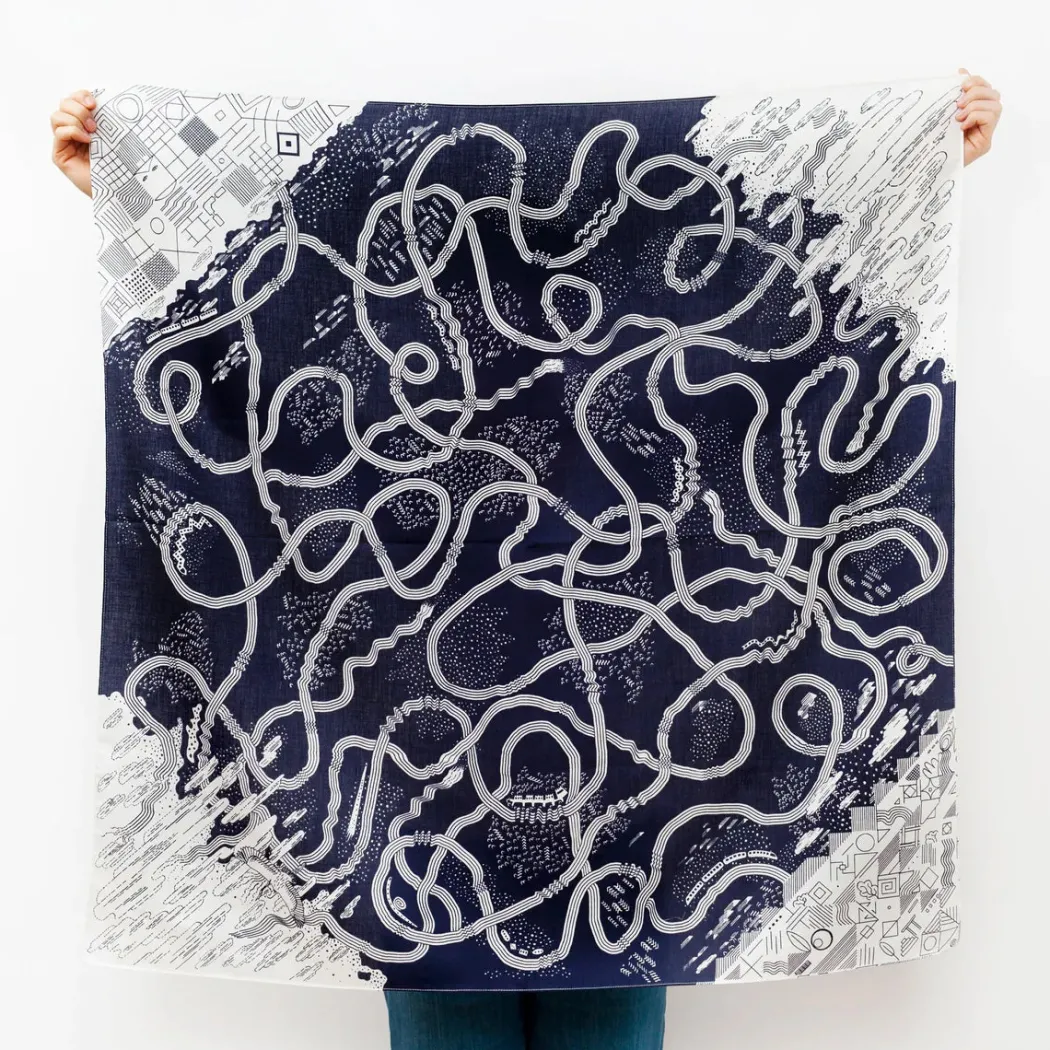 Japansk vægophæng: Furoshiki med navy og hvidt mønster