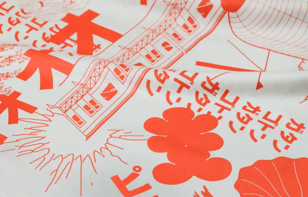 Japansk vægtæppe: Furoshiki med japanske motiver i rød