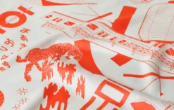 Japansk vægtæppe: Furoshiki med japanske motiver i rød