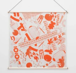 Japansk vægtæppe: Furoshiki med japanske motiver i rød