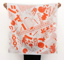 Japansk vægtæppe: Furoshiki med japanske motiver i rød
