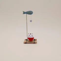 Kattefigur med fisk