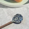 Keramikske med blåt motiv