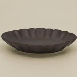 Oval keramiskål i bronze glasur