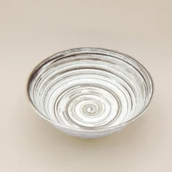 Ramenskål i hvid med brun spiral