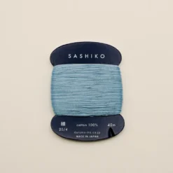 Sashiko tråd fra Daruma - Støvet lyseblå / 226