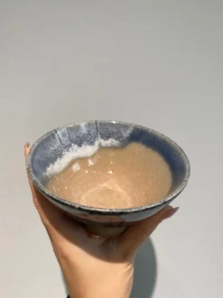 Skål med blå rillet glasur - stor