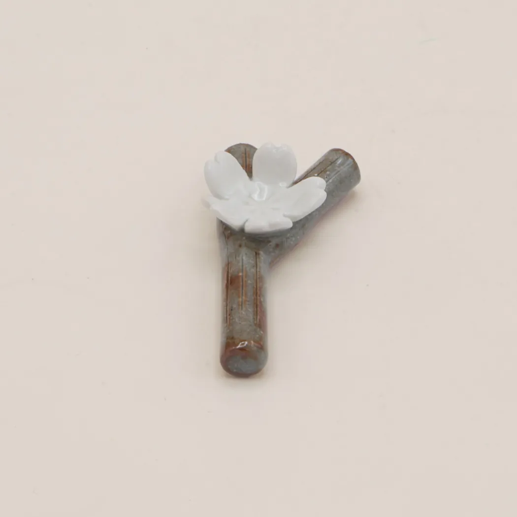 Spisepindeholder - Gren med hvid blomst