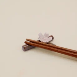 Spisepindeholder - Gren med sakura blomst