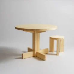 Vaarnii - 001 Dining Table Round