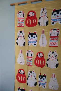 Vægtæppe med japanske figurer - Gul